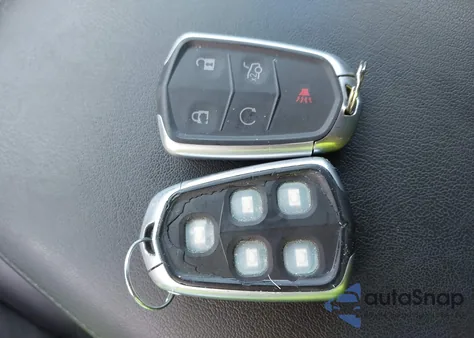 2017 Cadillac Xt5 Luxury z USA, uszkodzony, nr VIN 1GYKNDRS9HZ160935